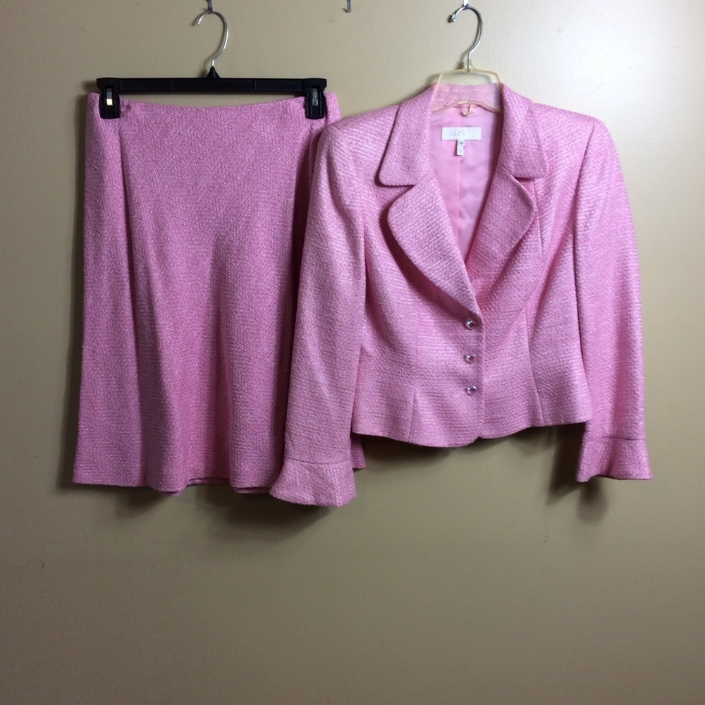 Escada vintage pink tweed skirt suit. Size 38. (6-8) - Picture 2 of 9